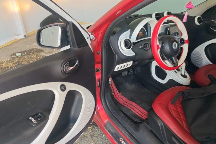 Used smart forfour 2016 1.0L 52 kW Passion Edition Driver Seat