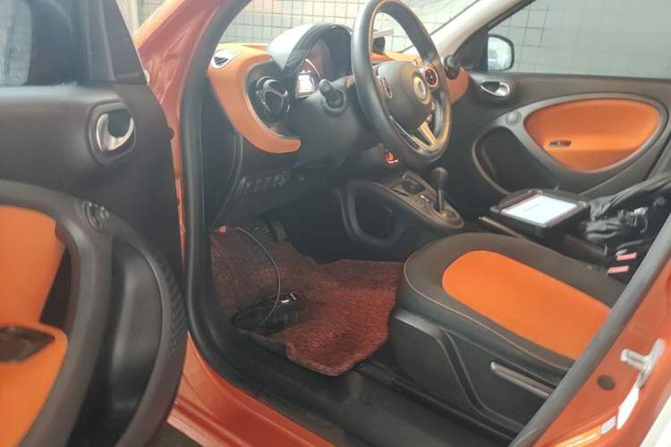 Used smart forfour 2016 1.0L 52 kW Passion Edition Driver Seat