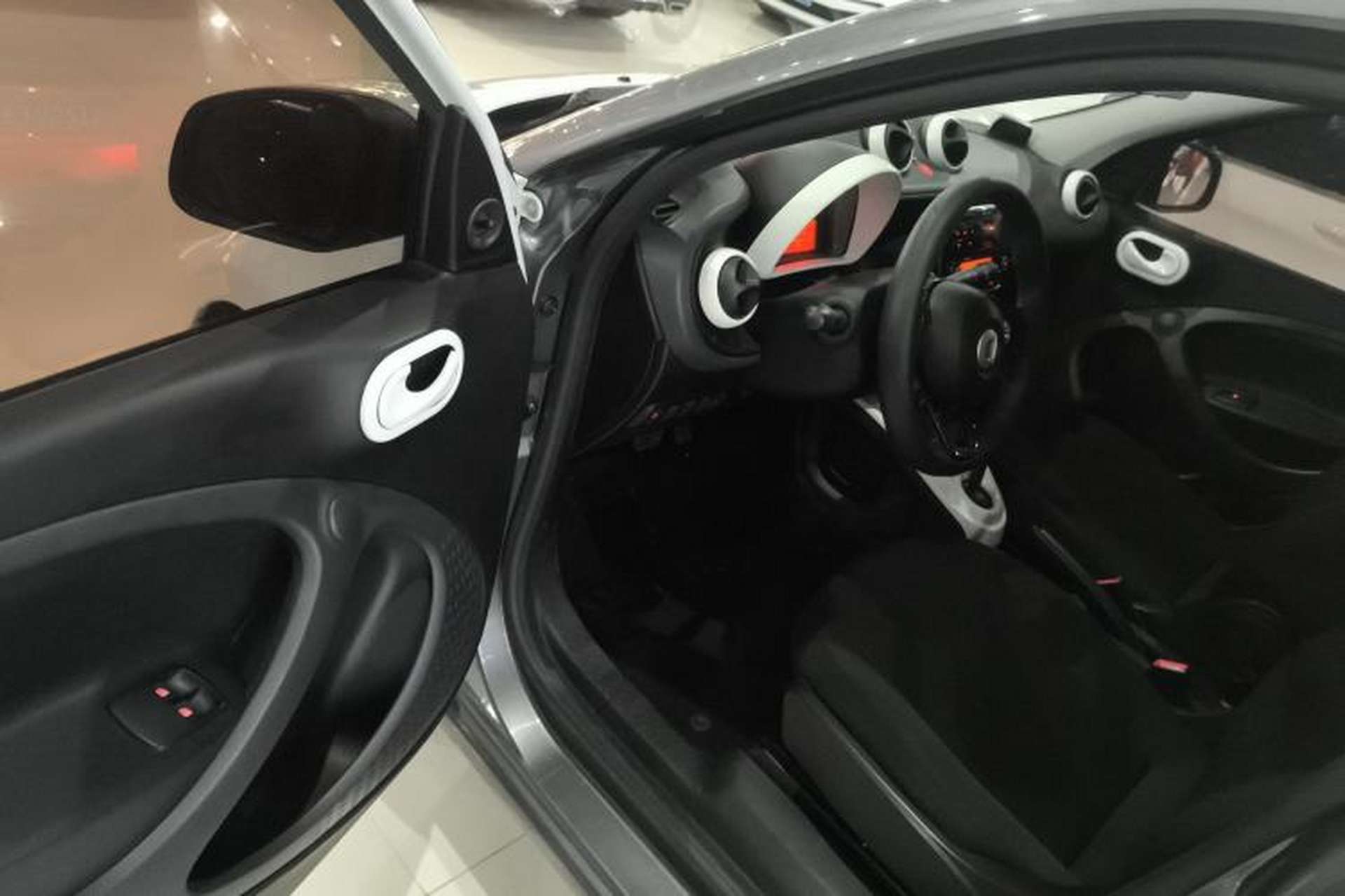 Used smart forfour 2016 1.0L 52 kW Dynamic Edition Driver Seat