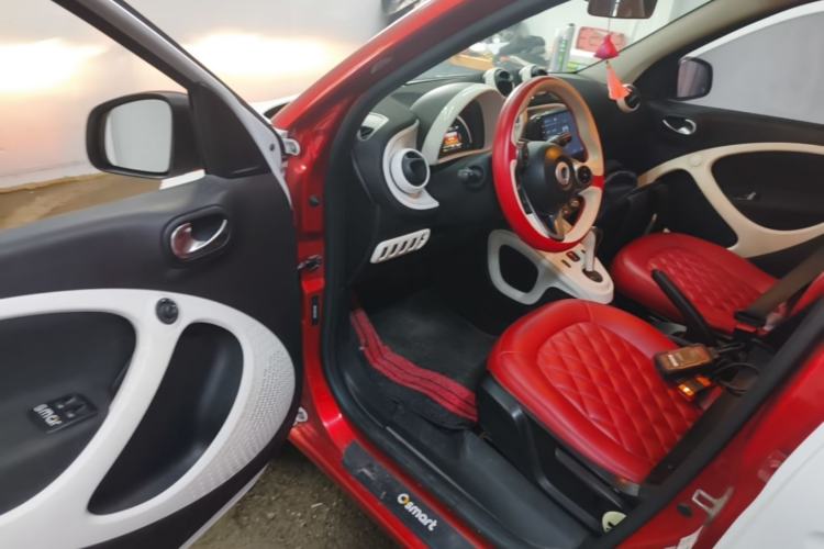 Used smart forfour 2016 1.0L 52 kW Passion Edition Driver Seat
