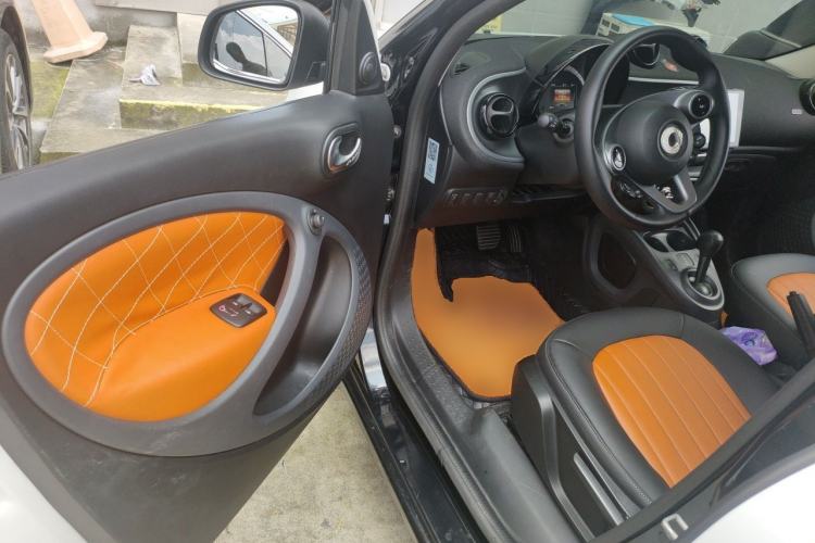 Used smart forfour 2016 1.0L 52 kW Passion Edition Driver Seat