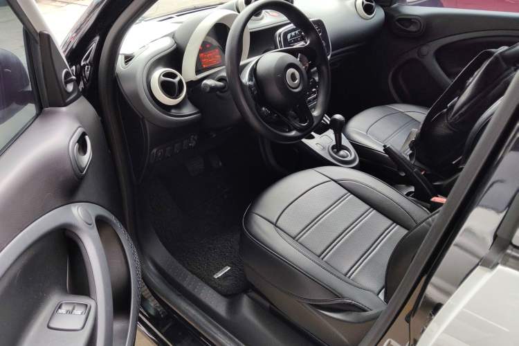Used smart forfour 2016 1.0L 52 kW Dynamic Edition Driver Seat