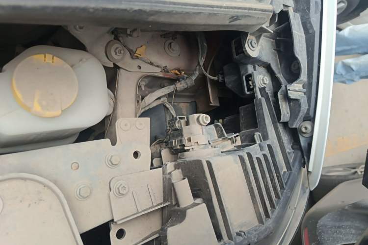 Used smart forfour 2016 1.0L 52 kW Passion Edition Engine Bay Left