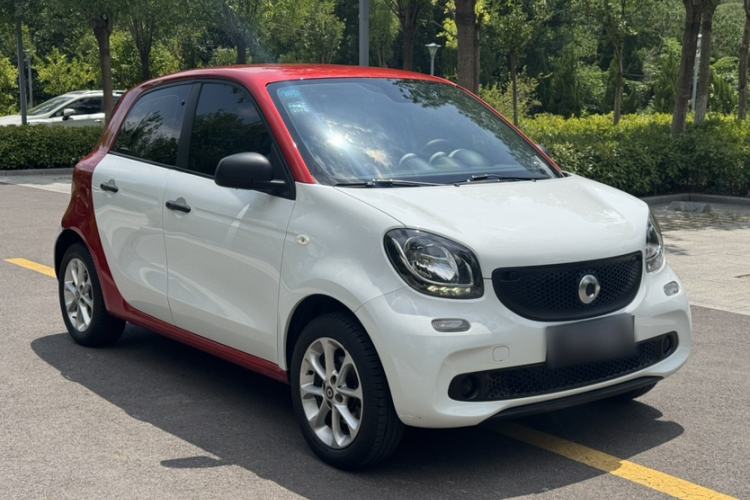Used smart forfour 2016 1.0L 52 kW Dynamic Edition Exterior 1