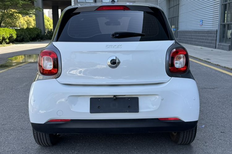 Used smart forfour 2016 1.0L 52 kW Dynamic Edition Exterior 1