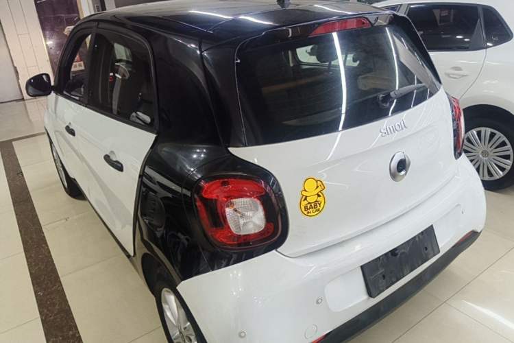 Used smart forfour 2016 1.0L 52 kW Dynamic Edition Exterior 2
