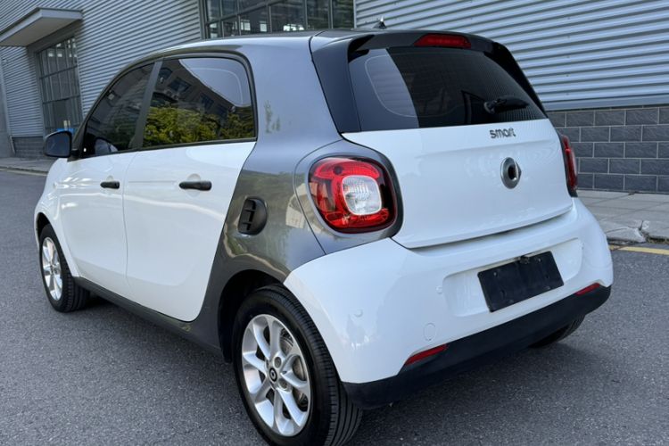 Used smart forfour 2016 1.0L 52 kW Dynamic Edition Exterior 2