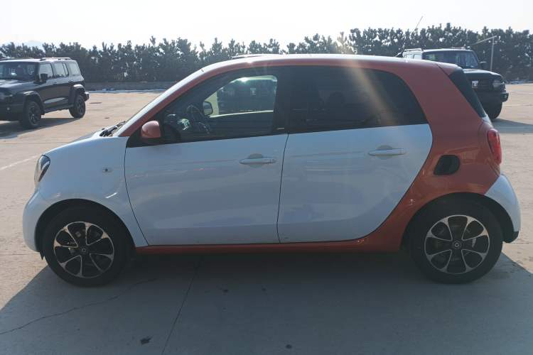 Used smart forfour 2016 1.0L 52 kW Passion Edition Exterior 3