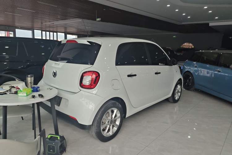 Used smart forfour 2016 1.0L 52 kW Dynamic Edition Exterior 3