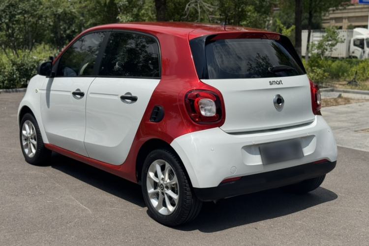 Used smart forfour 2016 1.0L 52 kW Dynamic Edition Exterior 4