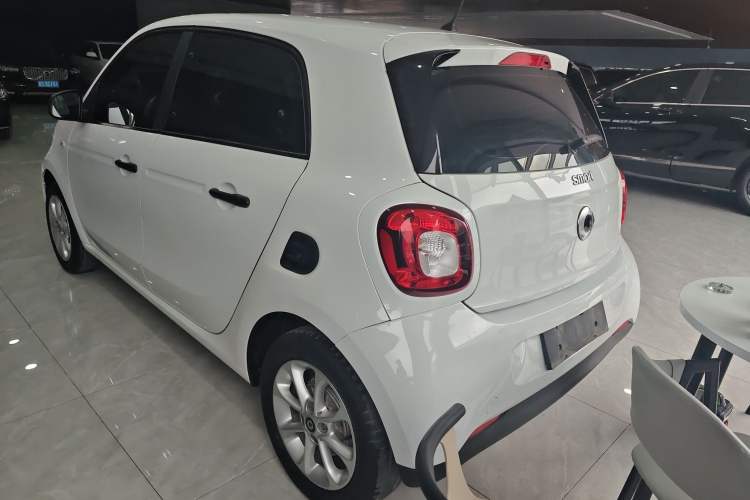 Used smart forfour 2016 1.0L 52 kW Dynamic Edition Exterior 5