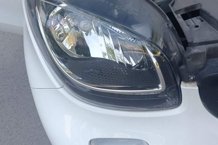 Used smart forfour 2016 1.0L 52 kW Dynamic Edition Exterior 6