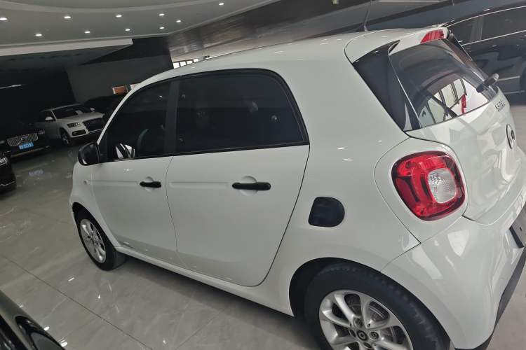 Used smart forfour 2016 1.0L 52 kW Dynamic Edition Exterior 6