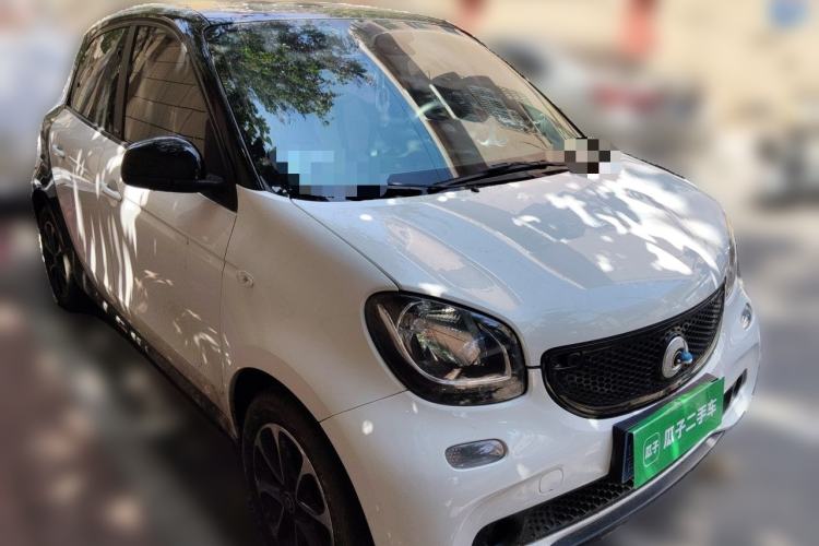Used smart forfour 2016 1.0L 52 kW Passion Edition Front Right 45 Deg