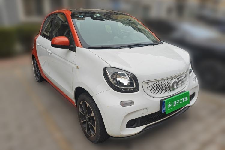 Used smart forfour 2016 1.0L 52 kW Passion Edition Front Right 45 Deg