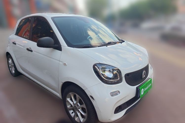 Used smart forfour 2016 1.0L 52 kW Dynamic Edition Front Right 45 Deg