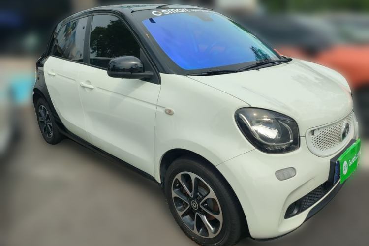 Used smart forfour 2016 1.0L 52 kW Passion Edition Front Right 45 Deg