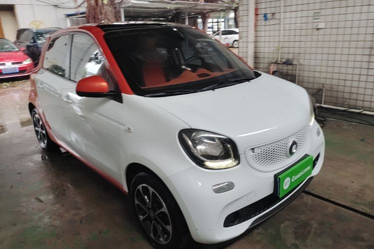 Used smart forfour 2016 1.0L 52 kW Passion Edition Front Right 45 Deg