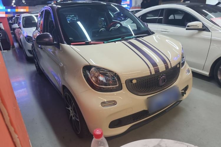 Used smart forfour 2016 1.0L 52 kW Passion Edition Front Right 45 Deg