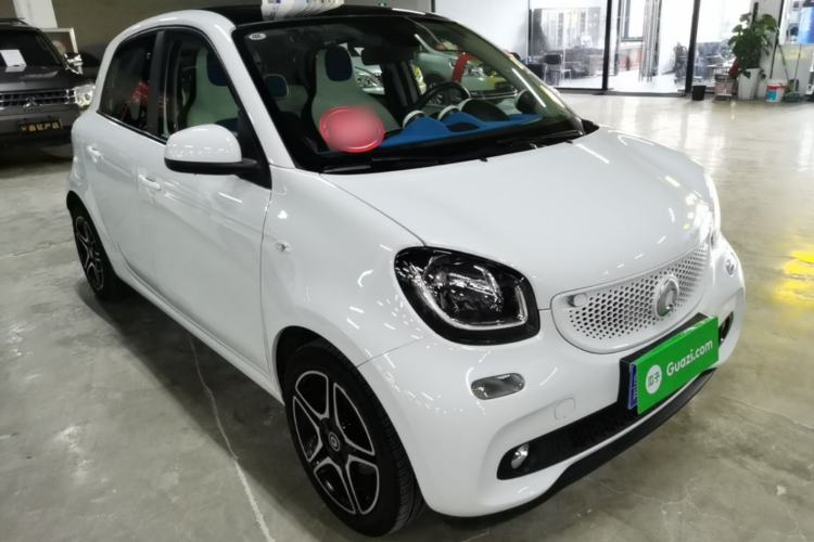 Used smart forfour 2016 0.9T 66 kW Ultimate Edition Front Right 45 Deg