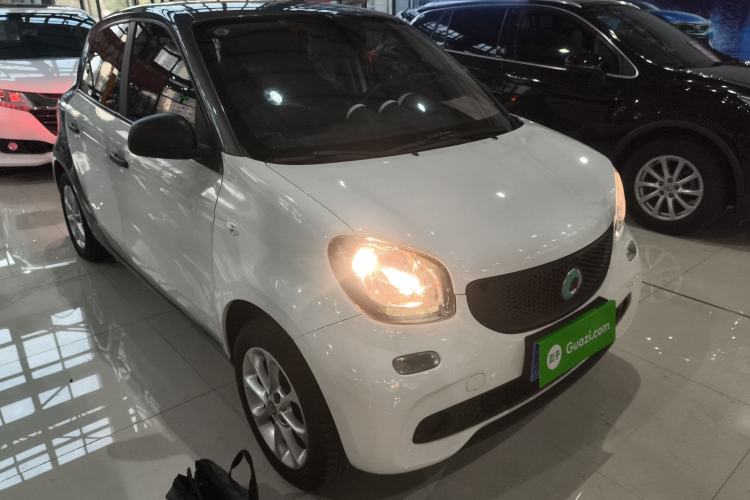 Used smart forfour 2016 1.0L 52 kW Dynamic Edition Front Right 45 Deg