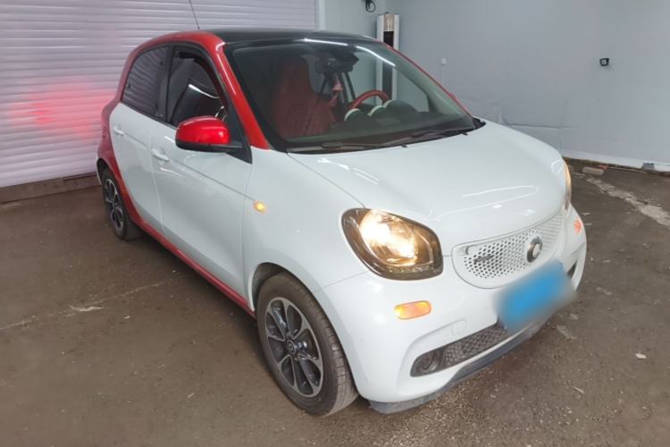 Used smart forfour 2016 1.0L 52 kW Passion Edition Front Right 45 Deg