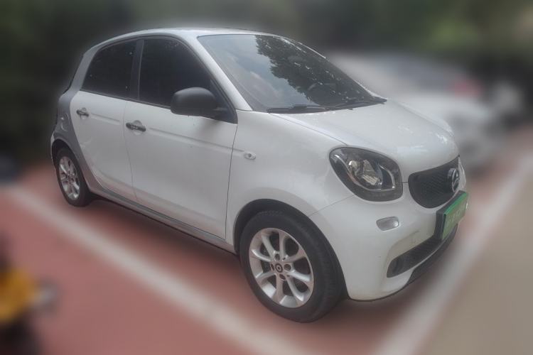 Used smart forfour 2016 1.0L 52 kW Dynamic Edition Front Right 45 Deg