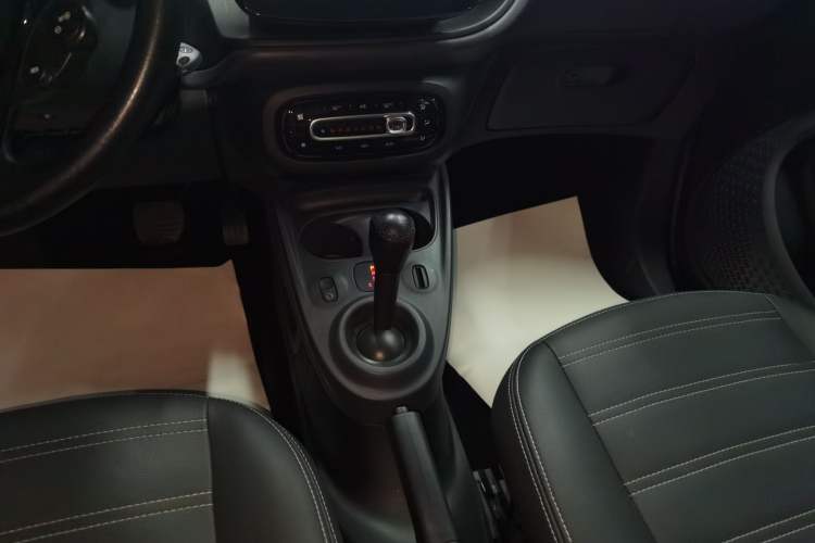 Used smart forfour 2016 1.0L 52 kW Dynamic Edition Gear Lever