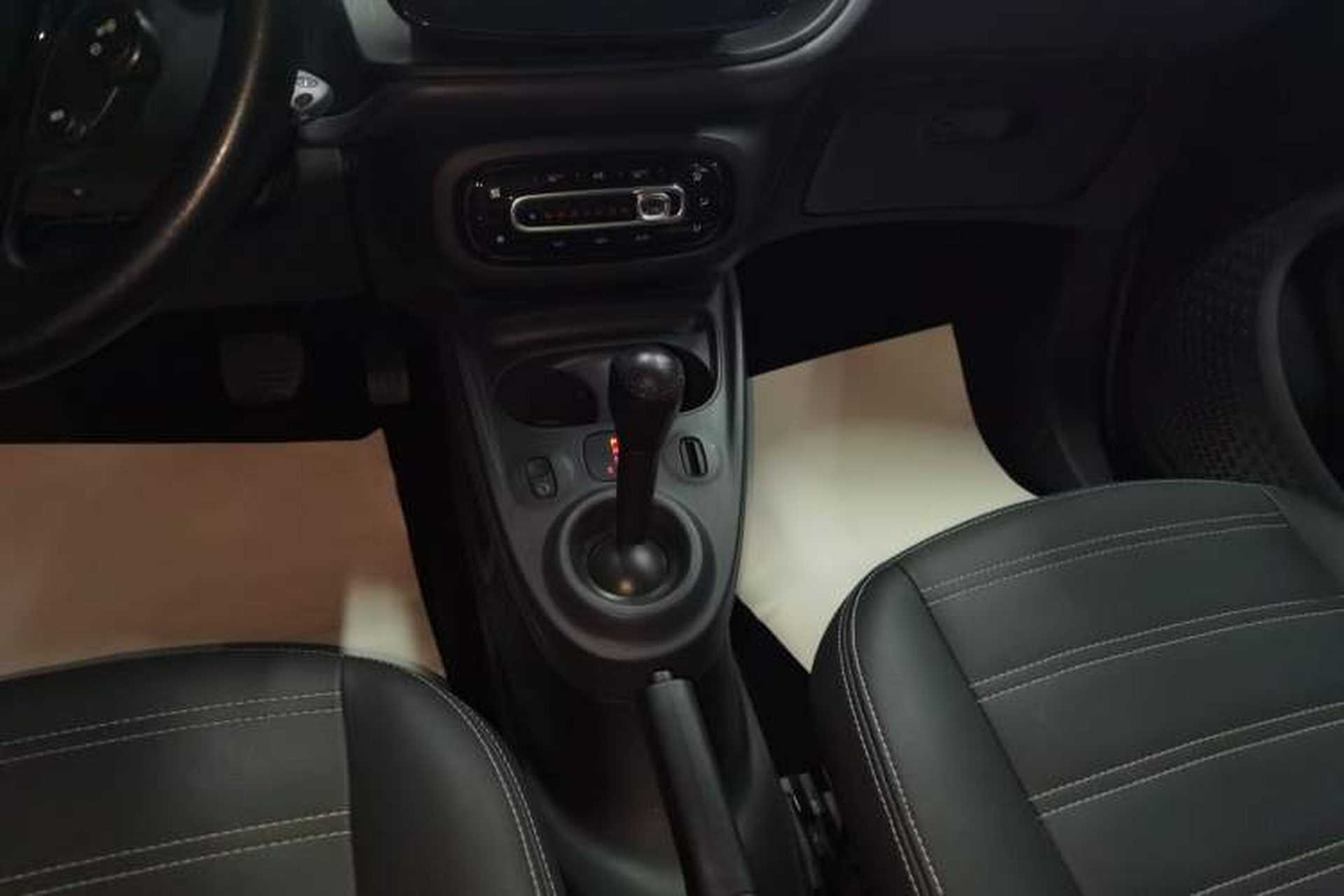 Used smart forfour 2016 1.0L 52 kW Dynamic Edition Gear Lever