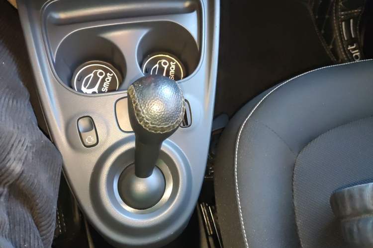 Used smart forfour 2016 1.0L 52 kW Passion Edition Gear Lever