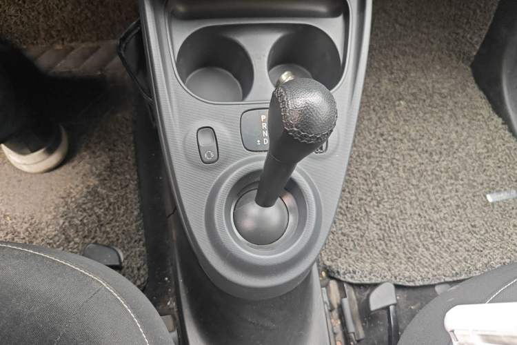 Used smart forfour 2016 1.0L 52 kW Passion Edition Gear Lever