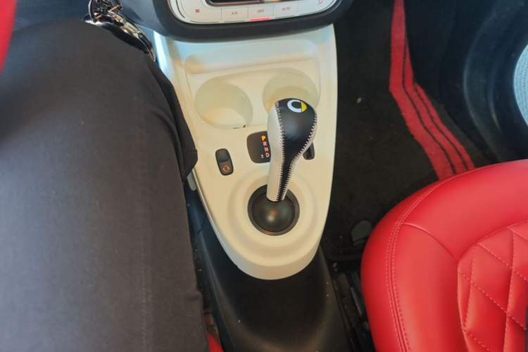 Used smart forfour 2016 1.0L 52 kW Passion Edition Gear Lever