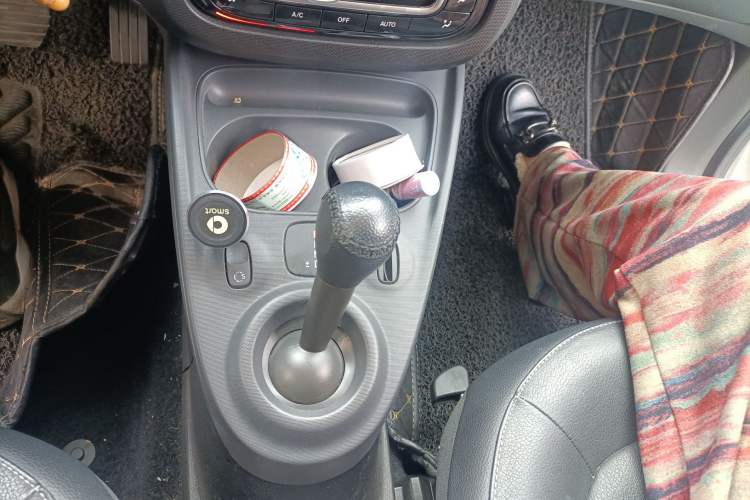 Used smart forfour 2016 0.9T 66 kW Pioneer Edition Gear Lever
