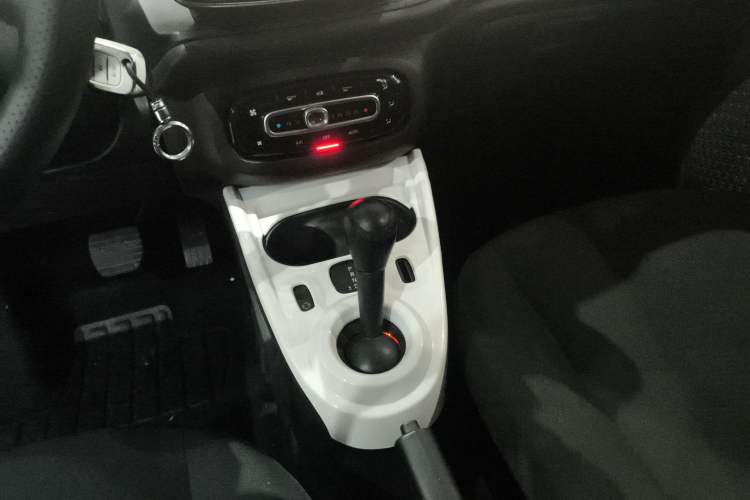 Used smart forfour 2016 1.0L 52 kW Dynamic Edition Gear Lever