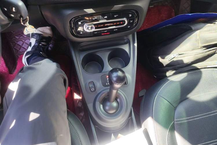 Used smart forfour 2016 0.9T 66 kW Pioneer Edition Gear Lever