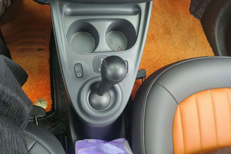 Used smart forfour 2016 1.0L 52 kW Passion Edition Gear Lever