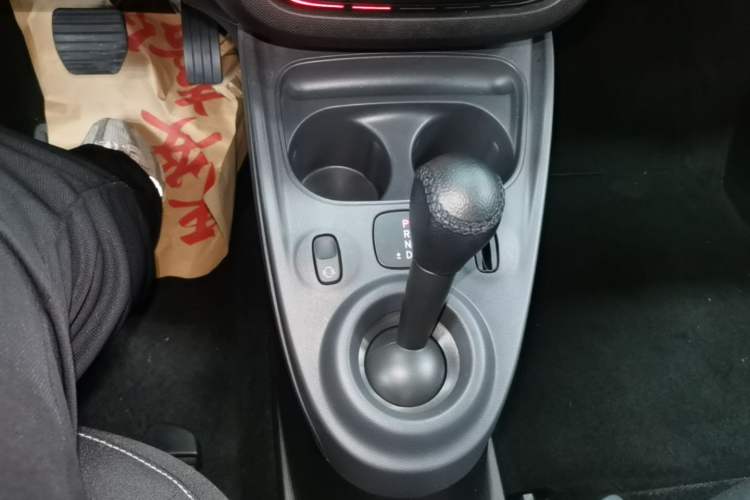 Used smart forfour 2016 1.0L 52 kW Passion Edition Gear Lever
