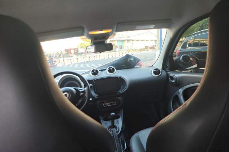 Used smart forfour 2016 1.0L 52 kW Dynamic Edition Headliner