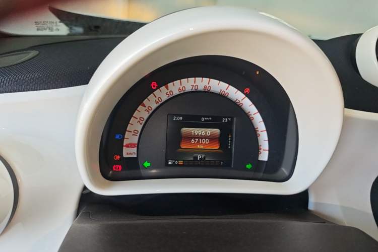 Used smart forfour 2016 1.0L 52 kW Passion Edition Instrument Cluster