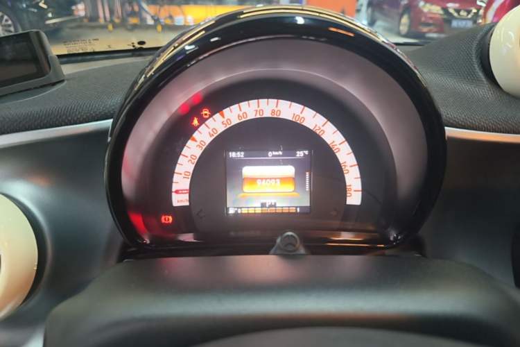 Used smart forfour 2016 1.0L 52 kW Passion Edition Instrument Cluster