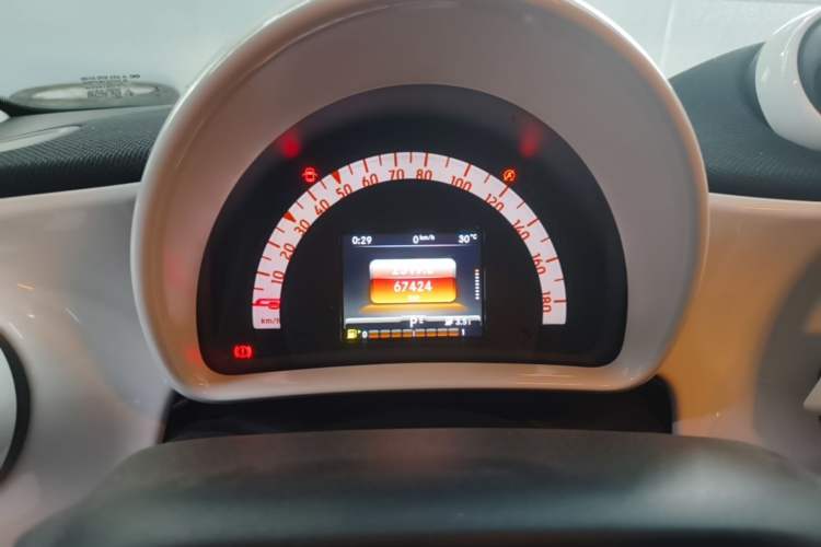 Used smart forfour 2016 1.0L 52 kW Passion Edition Instrument Cluster