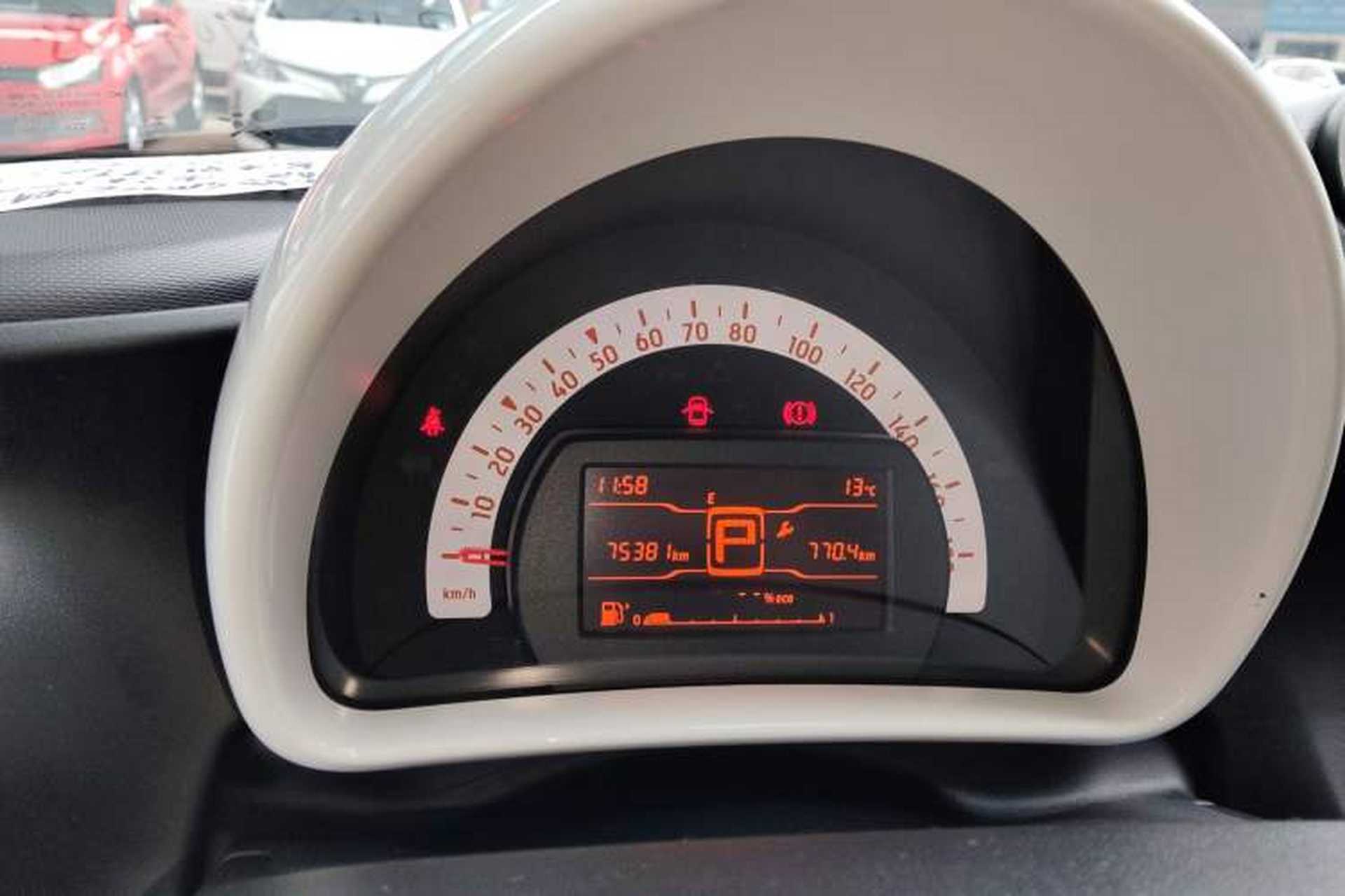 Used smart forfour 2016 1.0L 52 kW Dynamic Edition Instrument Cluster