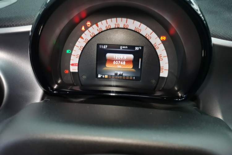 Used smart forfour 2016 1.0L 52 kW Passion Edition Instrument Cluster