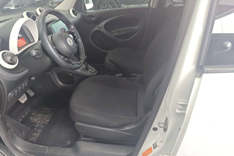 Used smart forfour 2016 1.0L 52 kW Dynamic Edition Interior 1