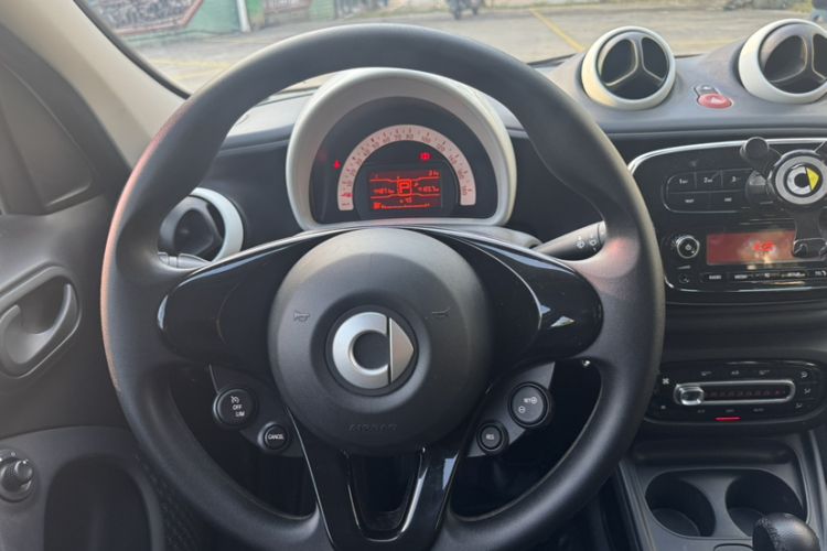 Used smart forfour 2016 1.0L 52 kW Dynamic Edition Interior 2