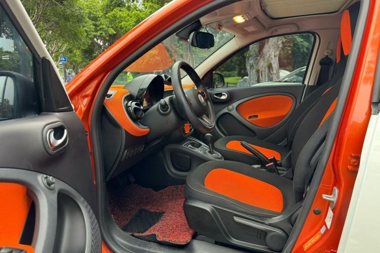 Used smart forfour 2016 1.0L 52 kW Passion Edition Interior 2
