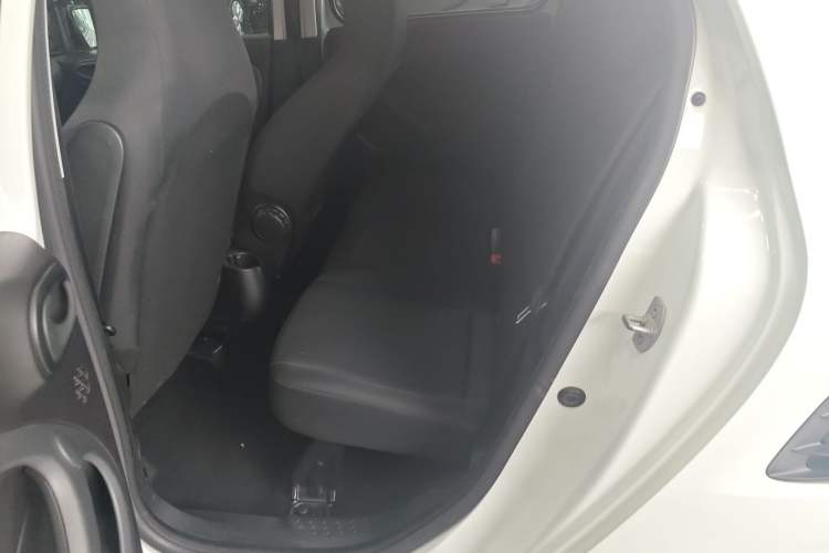 Used smart forfour 2016 1.0L 52 kW Dynamic Edition Interior 2