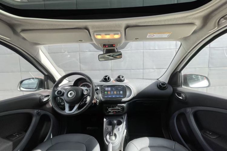 Used smart forfour 2016 1.0L 52 kW Passion Edition Interior 2