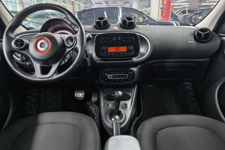 Used smart forfour 2016 1.0L 52 kW Passion Edition Interior 3