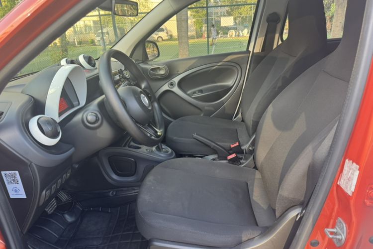 Used smart forfour 2016 1.0L 52 kW Dynamic Edition Interior 3